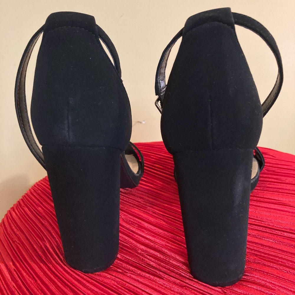 YNOT  Black Buckle Chunky Heel